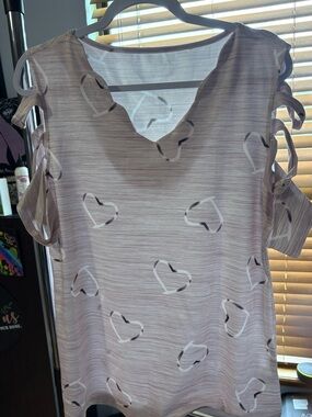 Women’s Pink Heart Cutout Short Sleeve Top